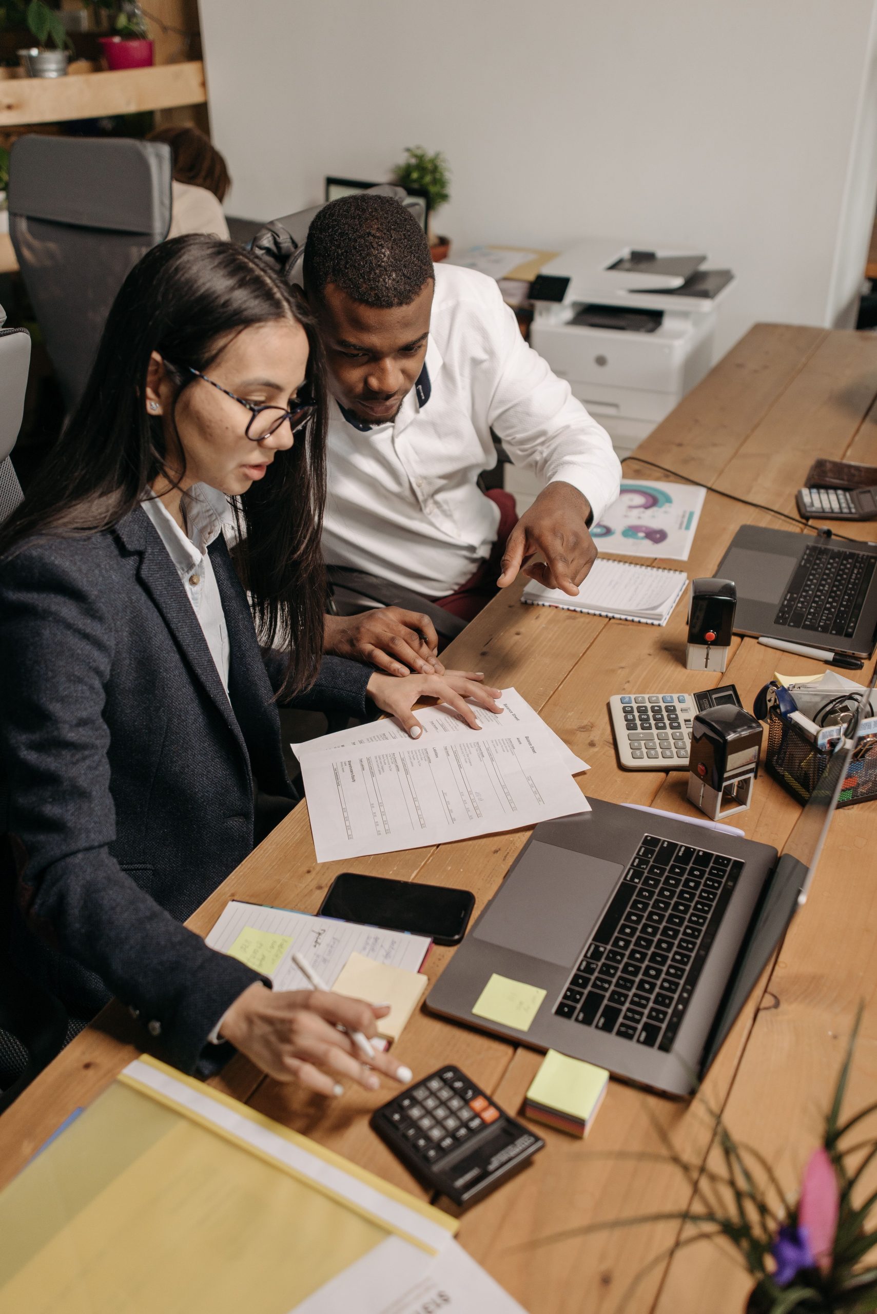 accountatn counsellor 3 Accounting and Assurance - talking with a client