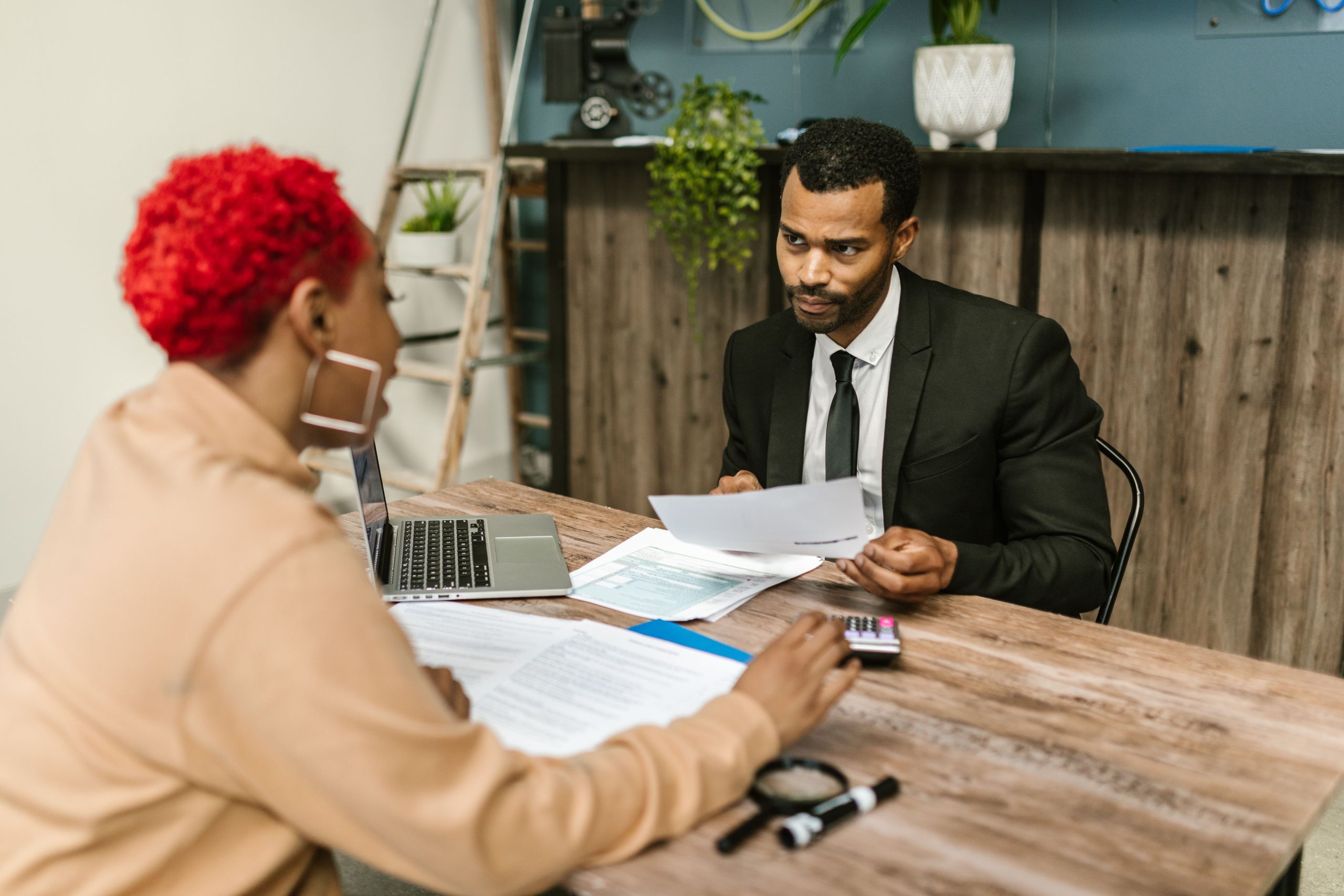 accountatn counsellor 4 Accounting and Assurance - talking with a client